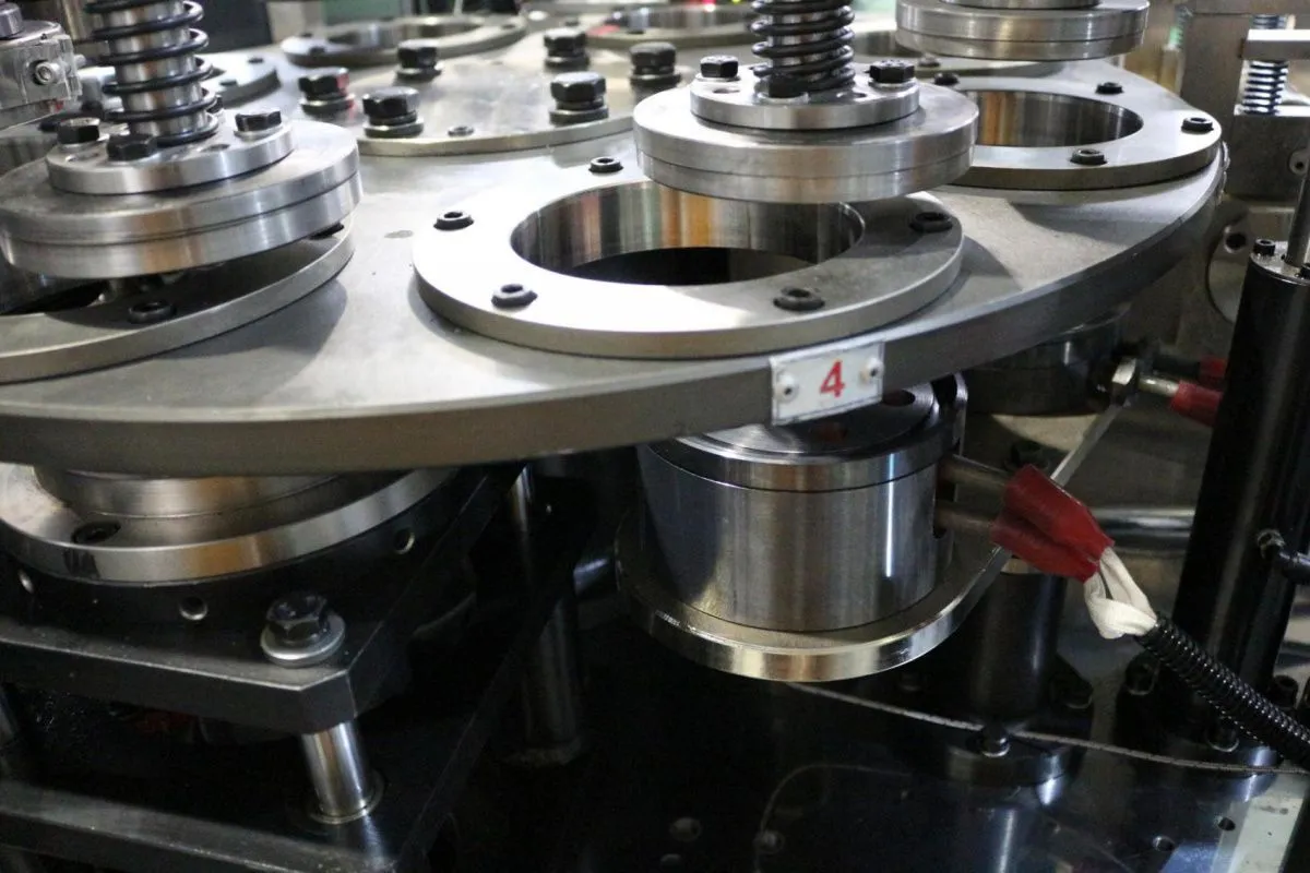 картинка Станок для производства бумажных крышек для напитков  (модель JFG-415) от магазина Метасила