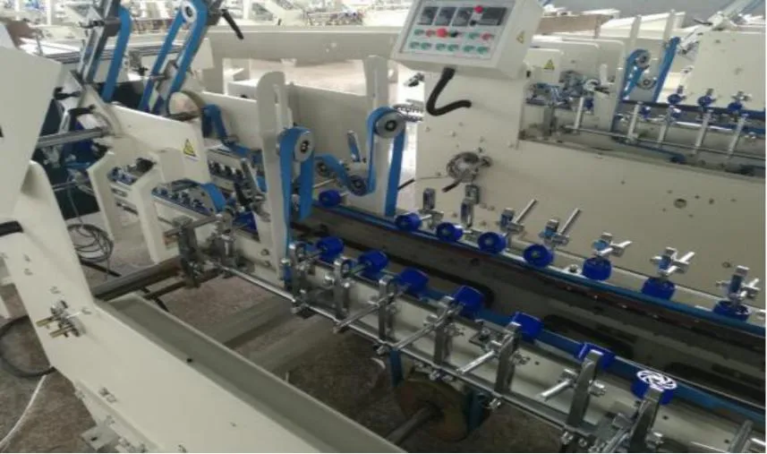 картинка Фальцевально-склеивающая машина для коробок U982 от магазина Метасила