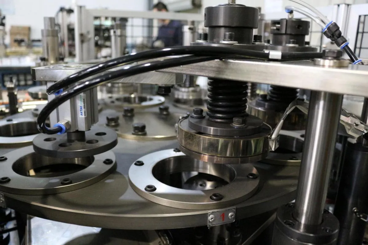 картинка Станок для производства бумажных крышек для напитков  (модель JFG-415) от магазина Метасила