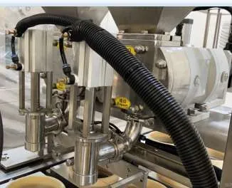 фото Станок для розлива и упаковки продукции в пластиковые ведра 5 литров от магазина Метасила