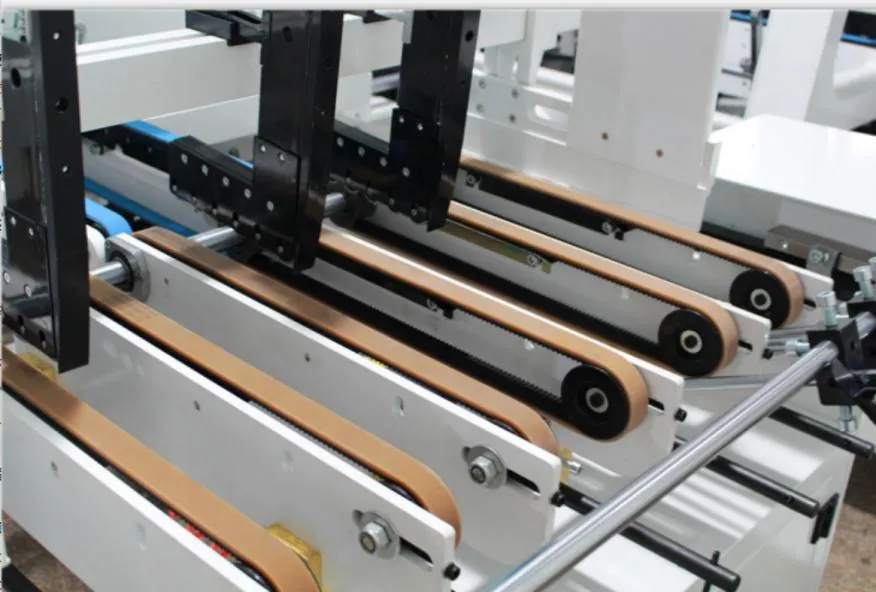 картинка Фальцевально-склеивающая машина для коробок U982 от магазина Метасила