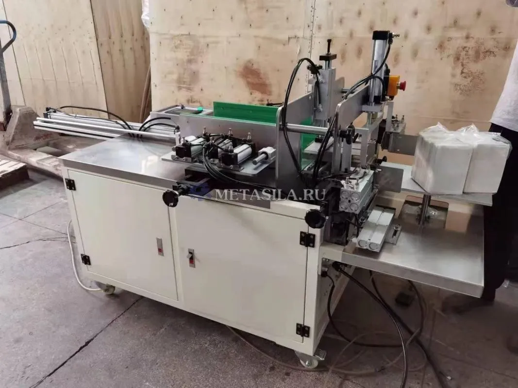 картинка Полуавтоматическая машина для упаковки и запечатывания стоматологической нагрудной салфетки от магазина компании Метасила