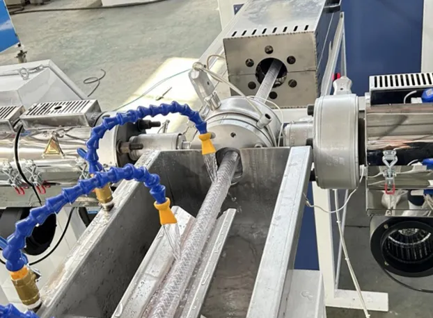 картинка Автоматическая линия для изготовления армированного шланга диаметром 25-50 мм, модель JM-50 от магазина Метасила