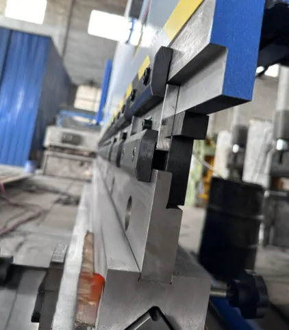 картинка Гибочный станок для листового металла с ЧПУ (модель PT-75) от магазина Метасила