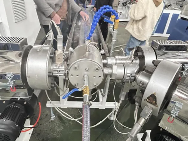 картинка Автоматическая линия для изготовления армированного шланга диаметром 25-50 мм, модель JM-50 от магазина Метасила