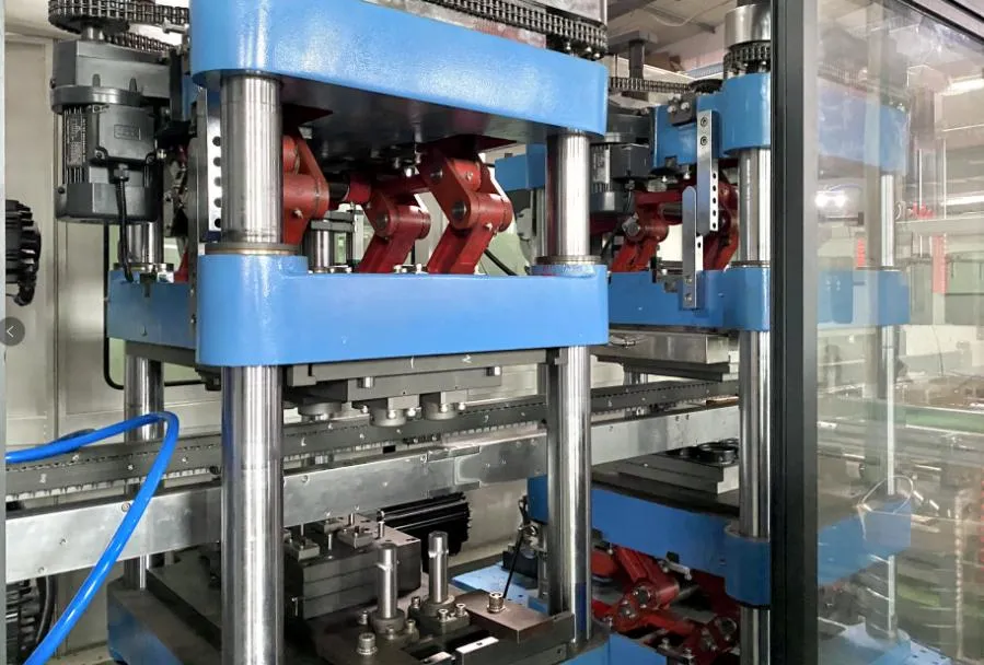 картинка Линия для производства пластиковых контейнеров DFR-800 от магазина Метасила