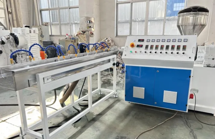 картинка Автоматическая линия для изготовления армированного шланга диаметром 25-50 мм, модель JM-50 от магазина Метасила