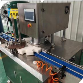 фото Автоматическая вакуумная машина для запайки железных банок (25-40 шт. в мин) от магазина Метасила