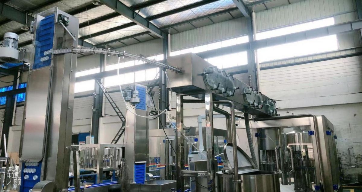 фото Линия розлива газированных напитков, производительностью 1000 бутылок в час от магазина Метасила