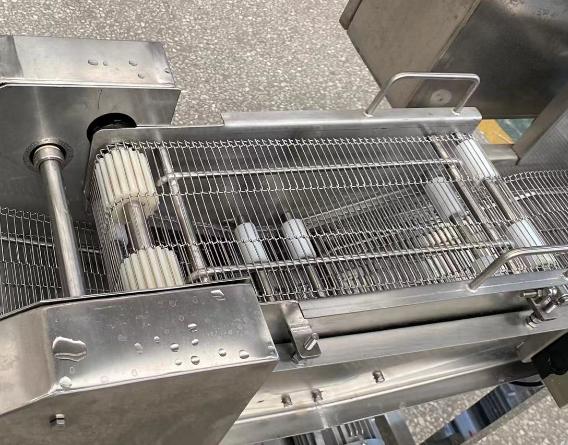 картинка Линия для производства куриных наггетсов: формовка, панировка, жарка от магазина Метасила