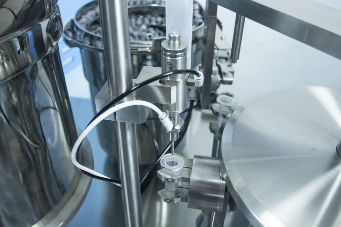 картинка Линия сборки и наполнения шприцев для промывания носа от магазина компании Метасила