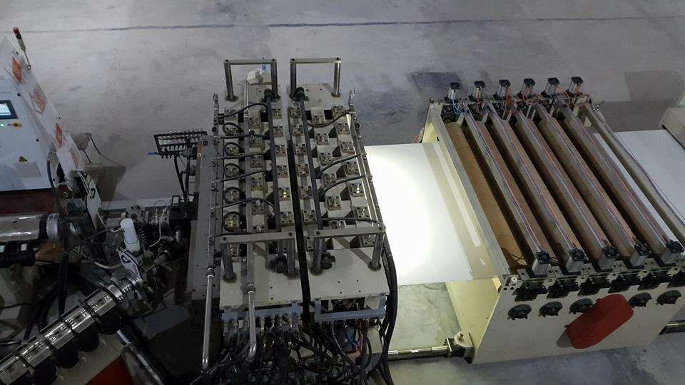 картинка Линия по производству сотового поликарбоната GL2100 от магазина Метасила