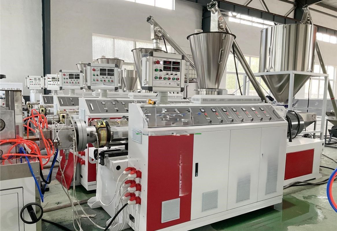 картинка Линия для производства профилей из ДПК (WPC PE) от магазина Метасила
