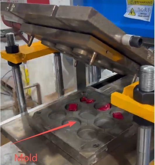 картинка Линия по производству силиконовых браслетов E254 от магазина Метасила