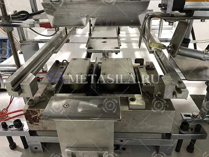 картинка Автоматическая машина для изготовления ланч-боксов из крафт-бумаги с сеткой от магазина Метасила