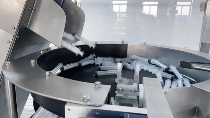 фото Автоматическая машина для розлива в шприцы LG302 от магазина Метасила