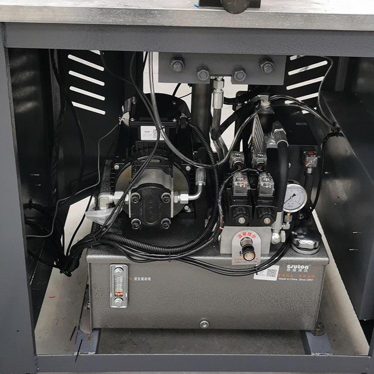 картинка Угловая сварочная машина для пайки алюминиевых окон и дверей (ZX-40) от магазина Метасила