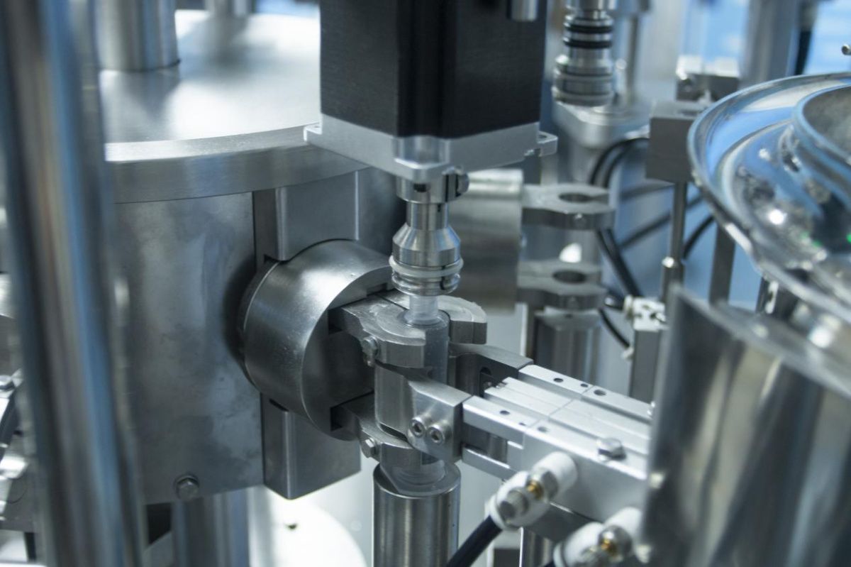 картинка Линия сборки и наполнения шприцев для промывания носа от магазина компании Метасила