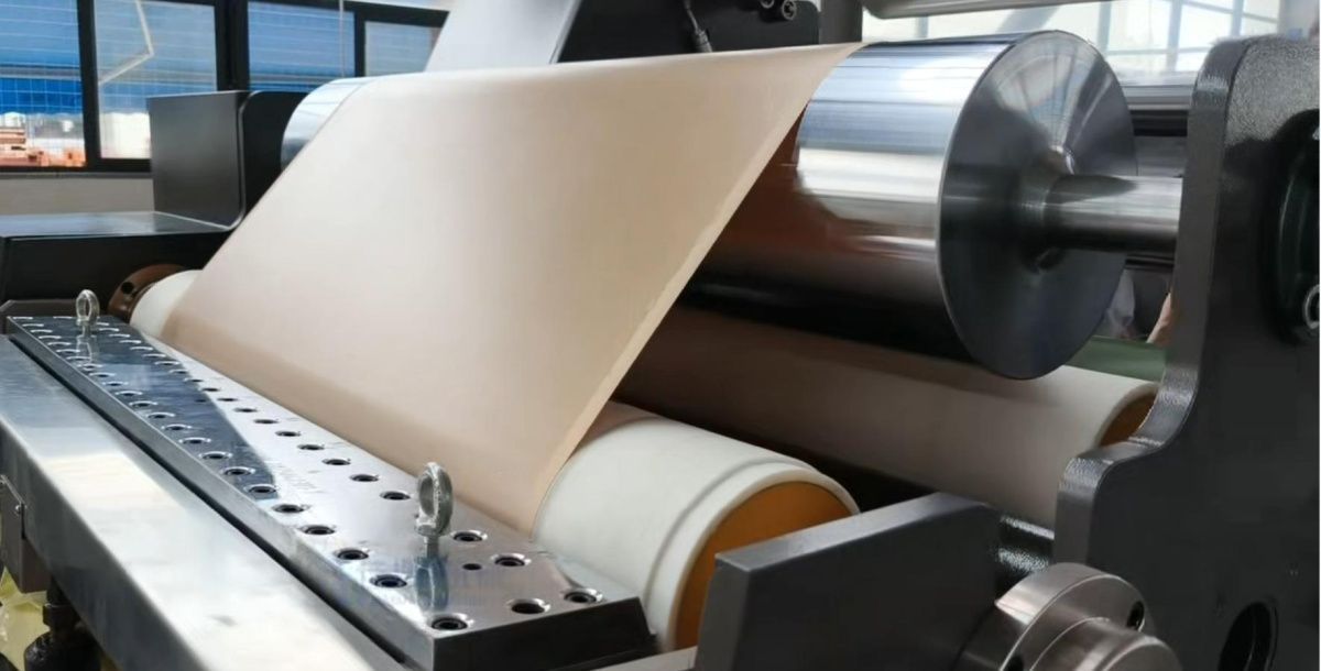 картинка Машина для нанесения термоклеевого покрытия F-152 от магазина Метасила