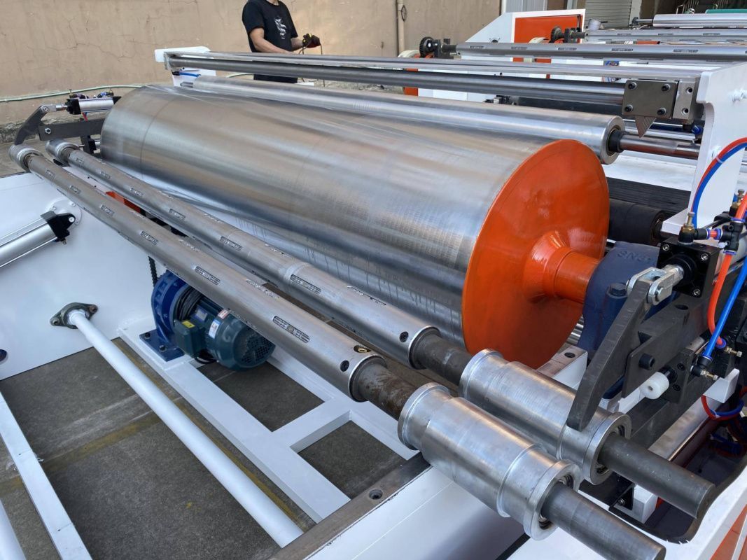 картинка Станок для тиснения нетканого материала KLP13 от магазина Метасила