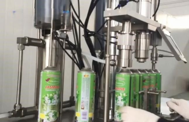 фото Полуавтоматическая машина для наполнения аэрозолей V25 от магазина Метасила