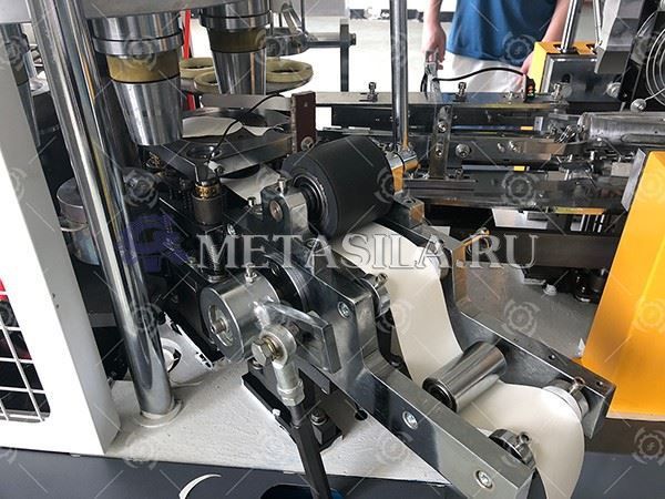 картинка Среднескоростная машина для изготовления бумажных кофейных стаканчиков от магазина Метасила