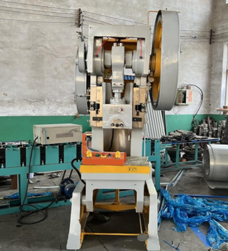 картинка Автоматическая линия изготовления штукатурного уголка, модель 3KL от магазина Метасила