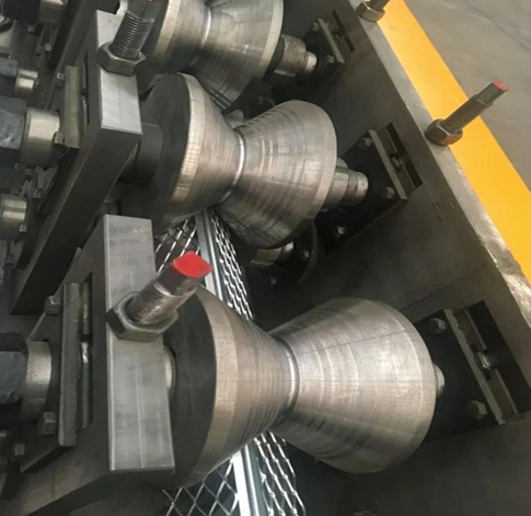 картинка Автоматическая линия изготовления штукатурного уголка, модель 3KL от магазина Метасила