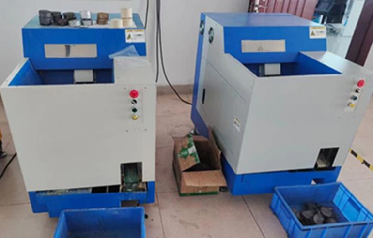 станок для прессования алюминиевой стружки.png