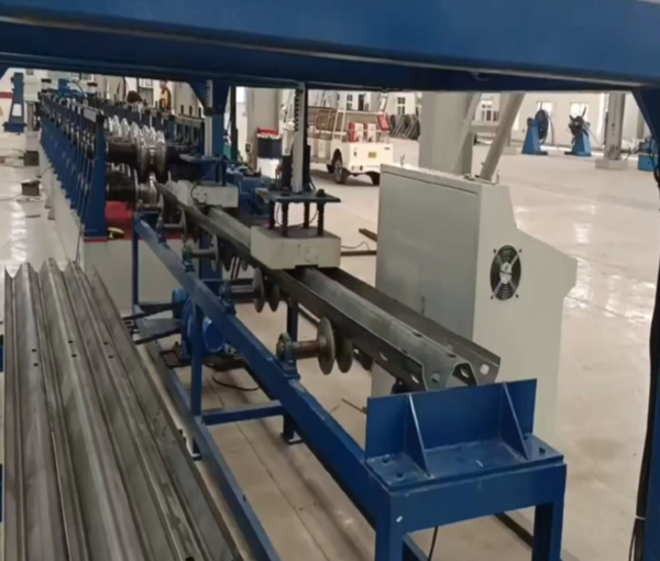 картинка Линия производства дорожного ограждения, модель F20D от магазина Метасила