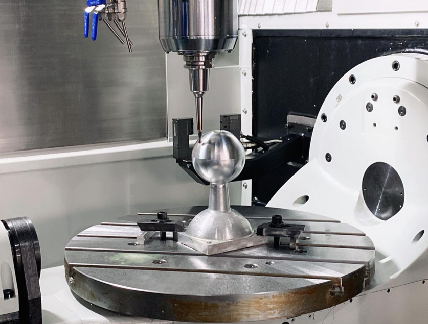 картинка 5 осевой вертикальный обрабатывающий центр с системой SIEMENS, модель Y650 от магазина Метасила