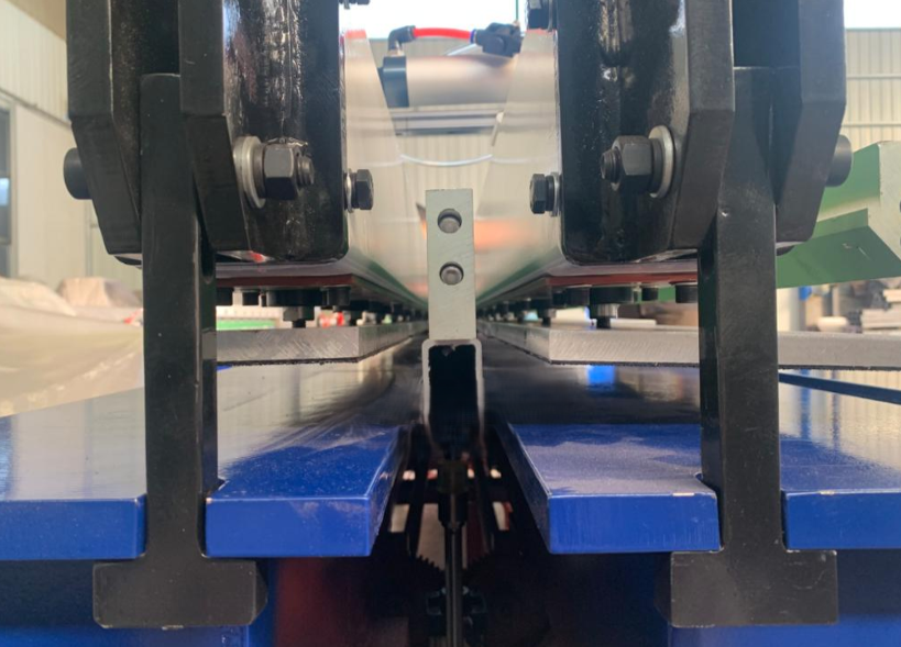 картинка Гибочно-сварочный станок для пластика (MX-4) от магазина Метасила