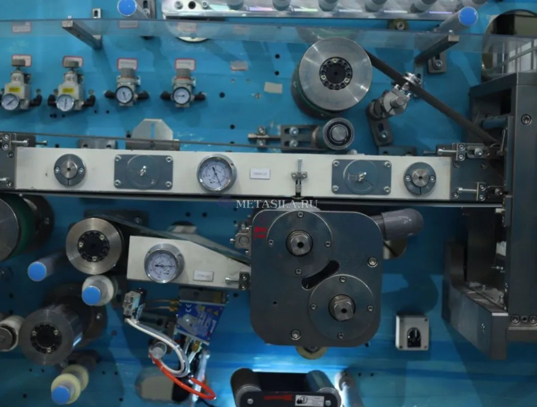 картинка Машина для производства гигиенических салфеток с сервоприводом от магазина Метасила