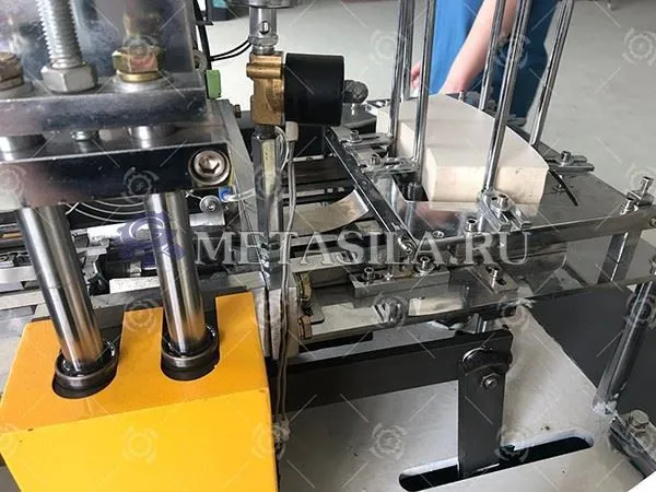картинка Среднескоростная машина для изготовления бумажных кофейных стаканчиков от магазина Метасила
